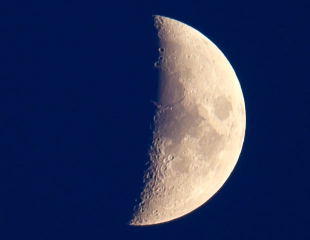 moon_canon550d_55-250mm